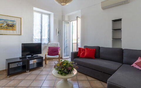 Sorei: Meubles, Canapé, Propriété, Plante, Table, Design Intérieur, Éclairage, Salon, Confort, Bois