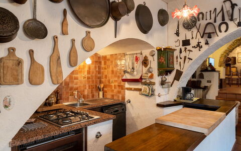 Casa Massabovi (Imp244): Propriété, Table, Comptoir, Bois, Éclairage, Design Intérieur, Cabinetry, Maison, Cuisine