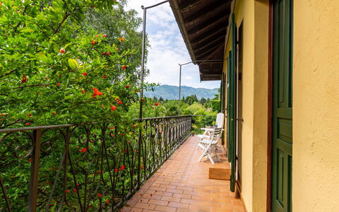 Ca del Bernardi: Ciel, Montagne, Jour, Bâtiment, Plante, Paysage Naturel, Maison, Végétation, Montagnes, Arbre
