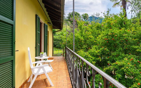 Ca del Bernardi: Ciel, Montagne, Jour, Bâtiment, Plante, Paysage Naturel, Maison, Végétation, Montagnes, Arbre