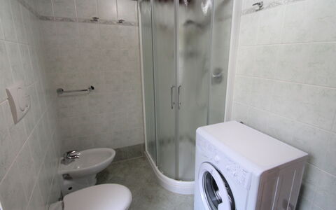 Caa de Sass: Luminaire Plomberie, Propriété, Évier, Blanc, Salle De Bains, Douche, Bâtiment, Design Intérieur, Éclairage, Robinet