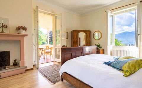 Magda: Chambre, Meubles, Pièce, Lit, Propriété, Drap De Lit, Design Intérieur, Cadre De Lit, Sol, Literie