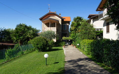 Magda: Propriété, Maison, Domicile, Bâtiment, Immobilier, Zone Résidentielle, Biens, Ciel, Herbe, Arbre