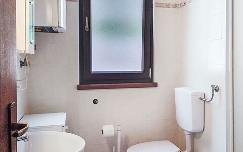 Baita Checc: Luminaire Plomberie, Salle De Bains, Sol, Lavabo, Toilette, Sol, Évier, Design Intérieur, Plomberie, Siège De Toilette