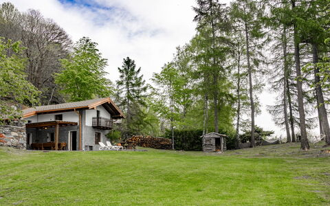 Baita Nini: Plante, Nuage, Bâtiment, Ciel, Paysage Naturel, Arbre, Lot Terre, Maison, Herbe, Paysage