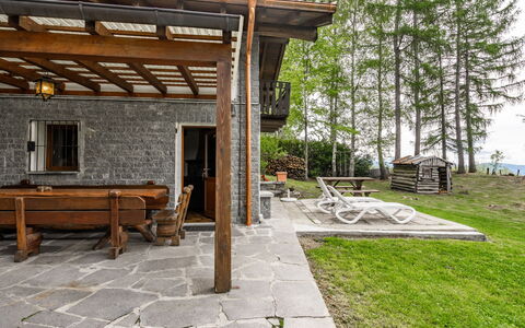Baita Nini: Plante, Propriété, Bâtiment, Ciel, Ombre, Bois, Arbre, Lot Terre, Maison, Chalet
