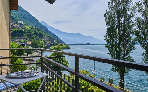 Punto Lago: Ciel, L'Eau, Plante, Propriété, Nuage, La Nature, Montagne, Bâtiment, Clôture, Porche