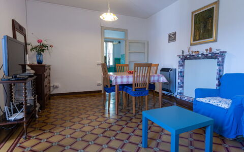 Carolina: Pièce, Propriété, Meubles, Bâtiment, Sol, Maison, Immobilier, Table, Design Intérieur, Salon