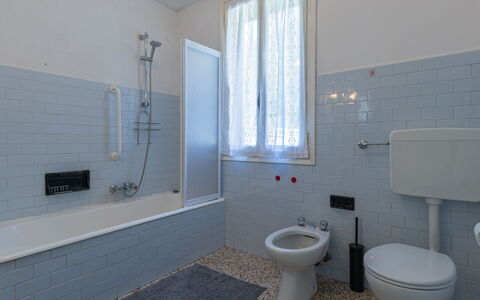 Carolina: Salle De Bains, Pièce, Propriété, Tuile, Sol, Design Intérieur, Maison, Architecture, Immobilier, Bâtiment
