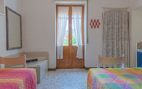 Carolina: Pièce, Meubles, Propriété, Chambre, Lit, Drap De Lit, Sol, Design Intérieur, Mur, Rideau