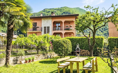 Villa Giulia: Jardin, Hacienda, Biens, Pelouse, Cour, Aménagement Paysager, Ferme, Balcon, Villa, Arrière-Cour