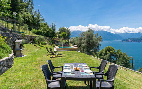 Lacum Lux Resort: Ciel, Montagne, Jour, Bâtiment, Plante, Paysage Naturel, Maison, Végétation, Montagnes, Arbre