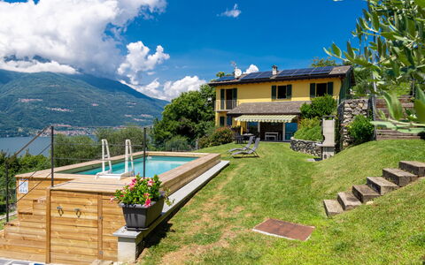 Lacum Lux Resort: Ciel, Montagne, Jour, Bâtiment, Plante, Paysage Naturel, Maison, Végétation, Montagnes, Arbre