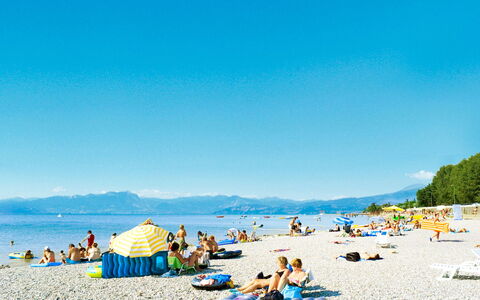 Peschiera del Garda 694: Ciel, L'Eau, Bleu Azur, Plage, Cotiers Et Relief Océaniques, Arbre, Lumière Du Soleil