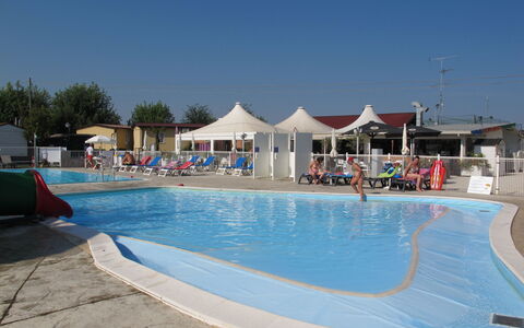 Peschiera del Garda 694: Des Loisirs, Loisir, Ombre, Mobilier De Jardin, Piscine, Tente, Vacances, Recours, Parapluie, Chaise