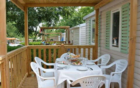 San Felice del Benaco 604: Meubles, Table, Propriété, Fenêtre, Chaise, Porche, Bâtiment, Bois, Design Intérieur, Vaisselle