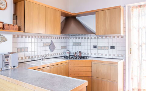 Verdin: Cabinetry, Comptoir, Propriété, Meubles, Bâtiment, Cuisinière, Evier, Robinet, Appareil De Cuisine, Évier