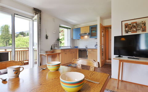Illyria: Pièce, Propriété, Salle De Bains, Meubles, Design Intérieur, Bâtiment, Sol, Jaune, Maison, Dur