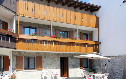Casa Tranquilla: Bâtiment, Propriété, Maison, Architecture, Immobilier, Façade, Appartement, Balcon, Domicile, Matériel De La Propriété