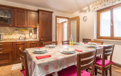 Casa Tranquilla: Meubles, Cabinetry, Propriété, Table, Chaise, Fenêtre, Design Intérieur, Bois, Éclairage, Table Cuisine Et Salle A Manger