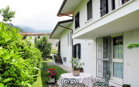 Mandarino: Propriété, Maison, Bâtiment, Vert, Immobilier, Domicile, Zone Résidentielle, Chalet, Architecture, Cour