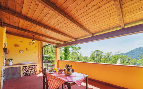 Mare e Monti: Propriété, Meubles, Bâtiment, Ombre, Bois, Plante D'Appartement, Porche, Design Intérieur, Mobilier De Jardin, Chaise