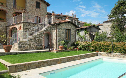 Carla (Blu150): Propriété, Piscine, Bâtiment, Maison, Immobilier, Zone Résidentielle, Domicile, Biens, Villa, Arrière-Cour