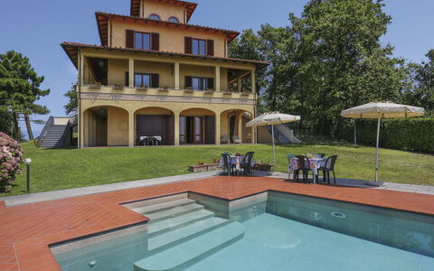Le Castagne: Propriété, Bâtiment, Piscine, Maison, Immobilier, Biens, Domicile, Manoir, Architecture, Zone Résidentielle