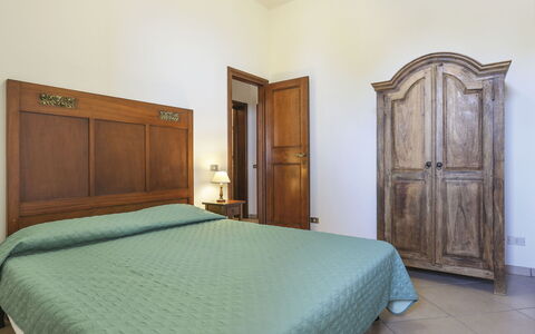Le Castagne: Chambre, Meubles, Lit, Pièce, Drap De Lit, Propriété, Cadre De Lit, Matelas, Literie, Sol