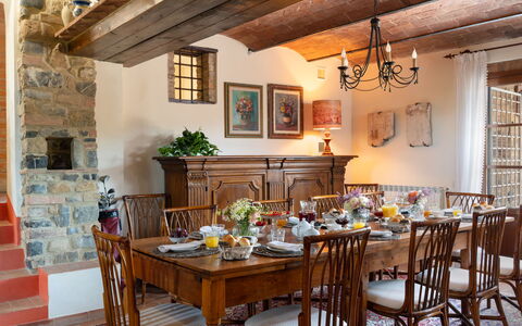 Fonte di Pillo: Meubles, Design Intérieur, Table, Chaise, Salle À Manger, Bois, Table Cuisine Et Salle A Manger, Sol, Éclairage, Pièce