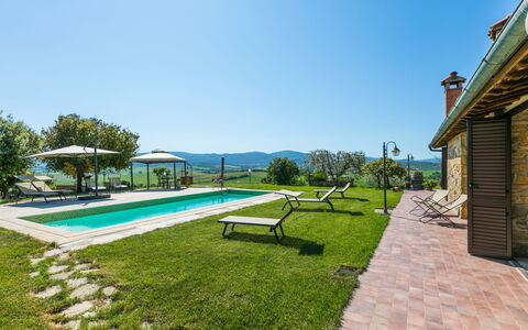 Metallo: Ciel, Plante, Ombre, Piscine, Mobilier De Jardin, Arbre, Lot Terre, Bâtiment, Herbe, Design Urbain