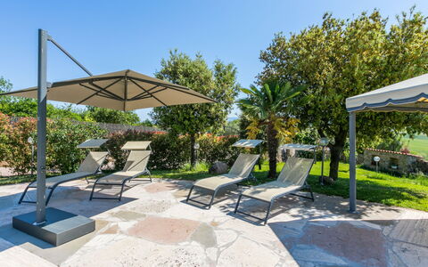 Metallo: Plante, Ciel, Ombre, Mobilier De Jardin, Chaise, Arecales, Balancelle, Piscine, Bâtiment, Loisir