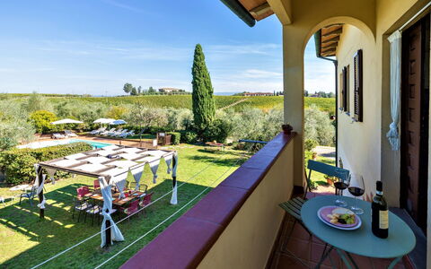 Podere San Michele: Cadre, Bois, Design Intérieur, Rayonnage, Étagère, Confort, Sol, Sol, Maison, Mur
