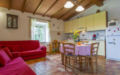 Il Sorbo: Meubles, Propriété, Table, Canapé, Fleur, Bois, Fenêtre, Éclairage, Décoration, Design Intérieur