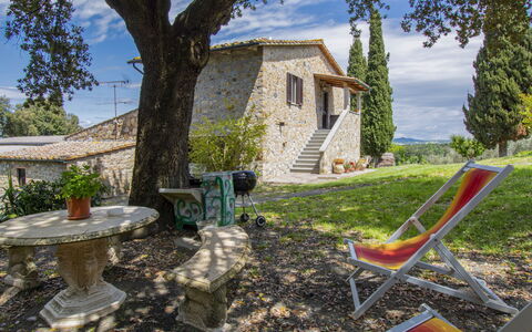 Il Sorbo: Plante, Ciel, Nuage, Bâtiment, Propriété, Fenêtre, Arbre, Lot Terre, Mobilier De Jardin, Chalet