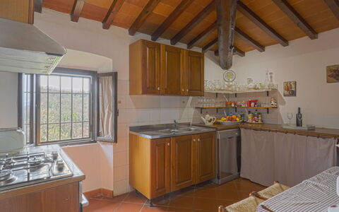 Il Casale: Comptoir, Cabinetry, Propriété, Meubles, Fenêtre, Bâtiment, Cuisine, Cuisinière, Évier, Appareil De Cuisine