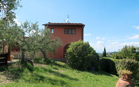 La Beccaccia: Plante, Ciel, Propriété, Communauté Des Plantes, Nuage, Bâtiment, Lot Terre, Arbre, Herbe, Carnivore