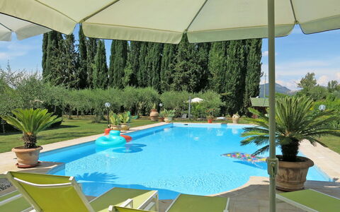 Luisa: Piscine, Propriété, Recours, Loisir, Ombre, Bâtiment, Vacances, Immobilier, Maison, Arrière-Cour