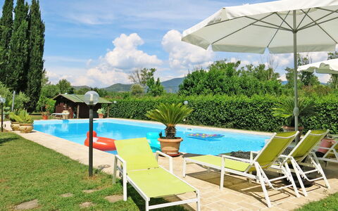 Luisa: Ciel, Nuage, Plante, Meubles, L'Eau, Propriété, Piscine, Bleu Azur, Mobilier De Jardin, Ombre
