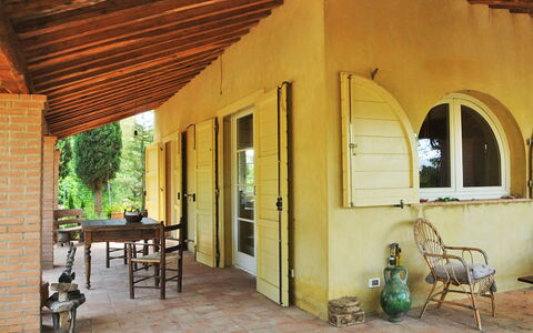 Erbe: Meubles, Bâtiment, Fenêtre, Bois, Chaise, Plante, Ombre, Porte, Design Intérieur, Plante D'Appartement