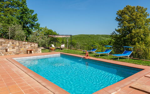 La Casina: L'Eau, Propriété, Piscine, Ciel, Plante, Bleu Azur, Arbre, Rectangle, Plan D'Eau, Ombre