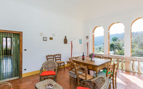 Podere Casina: Table, Meubles, Propriété, Chaise, Bois, Design Intérieur, Sol, Sol, Salon, Immobilier