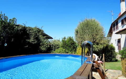 Bellosguardo: L'Eau, Ciel, Plante, Propriété, Bâtiment, Bleu, Piscine, La Nature, Bleu Azur, Fenêtre