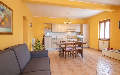 Casa Martina: Table, Meubles, Propriété, Cadre, Bois, Design Intérieur, Chaise, Éclairage, Plante D'Appartement, Fenêtre
