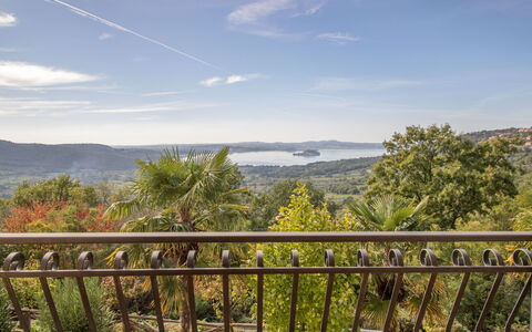 Casa Martina: Nuage, Ciel, Plante, Clôture, Paysage Naturel, Arbre, Montagne, Horizon, Bois, Paysage