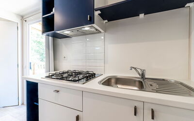 Camping Village Roma Capitol 602.5: Evier, Cabinetry, Propriété, Évier, Bâtiment, Produit, Robinet, Cuisine, Comptoir, Cuisinière