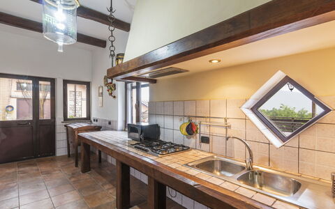 Colleflaviano: Propriété, Évier, Cadre, Comptoir, Design Intérieur, Bois, Cuisine, Cabinetry, Plante D'Appartement, Sol