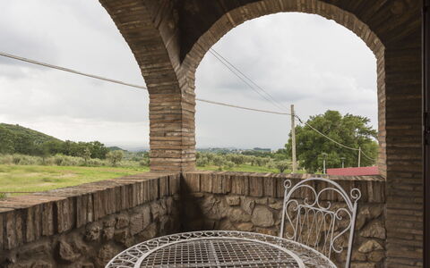 Colleflaviano: Ciel, Nuage, Arbre, Herbe, Brickwork, Paysage, Composite, Brique, Symétrie, Pont En Arc