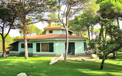 Villa Margherita: Maison, Propriété, Domicile, Bâtiment, Immobilier, Architecture, Biens, Arbre, Herbe, Chalet
