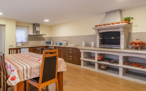 Mar: Meubles, Cabinetry, Comptoir, Cuisine, Table, Bois, Éclairage, Design Intérieur, Salon, Tache De Bois